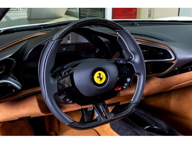 ２９６ＧＴＢ ベースグレード　新車保証継承　Ｂｉａｎｃｏ　Ａｖｕｓ　左ハンドル　カーボンファイバーリアデュフューザー・アンダーカバー・アッパートンネル・サスペンショター・ＬＥＤカーーボンステアリングホイール・ツートンボディペイント（19枚目）