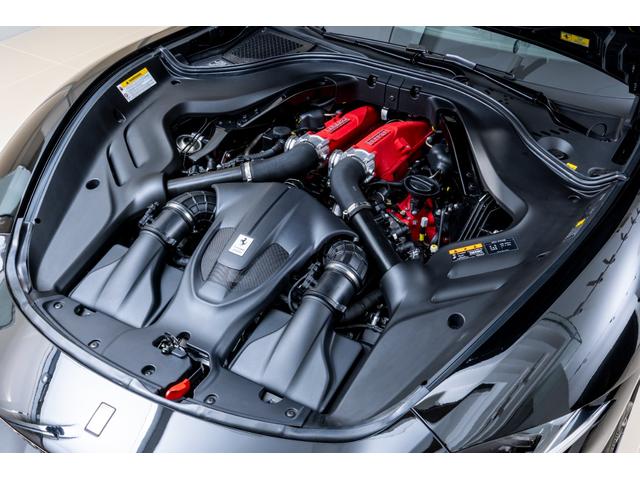 ローマスパイダー 　新車保証継承　ＮｅｒｏＤＳ　左ハンドル車　デイトナスタイルシート　フロントレーダーＡＣＣ　ＬＥＤ付きカーボンステアリングホイール　２０インチクローム仕上鍛造スポーツホイール　ベンチレーテッド電動シート（3枚目）