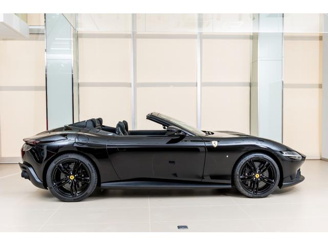 ローマスパイダー 　新車保証継承　ＮｅｒｏＤＳ　左ハンドル車　デイトナスタイルシート　フロントレーダーＡＣＣ　ＬＥＤ付きカーボンステアリングホイール　２０インチクローム仕上鍛造スポーツホイール　ベンチレーテッド電動シート（9枚目）