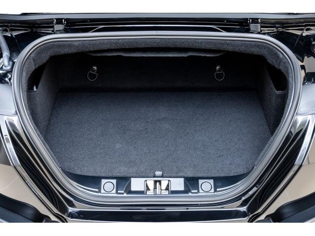 ローマスパイダー 　新車保証継承　ＮｅｒｏＤＳ　左ハンドル車　デイトナスタイルシート　フロントレーダーＡＣＣ　ＬＥＤ付きカーボンステアリングホイール　２０インチクローム仕上鍛造スポーツホイール　ベンチレーテッド電動シート（42枚目）