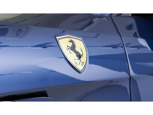 GTC4ルッソ 認定中古車保証 BLU TOUR DE FRANCE 522 前後サスペンションリフター フロントグリルダーククローム仕上 20インチダイヤモンドカット鍛造ホイールカーボンファーバードライバーゾーン(16枚目)