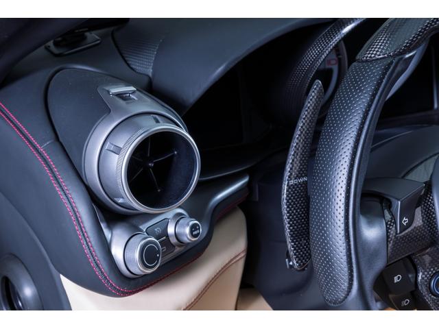 GTC4ルッソ 認定中古車保証 BLU TOUR DE FRANCE 522 前後サスペンションリフター フロントグリルダーククローム仕上 20インチダイヤモンドカット鍛造ホイールカーボンファーバードライバーゾーン(25枚目)