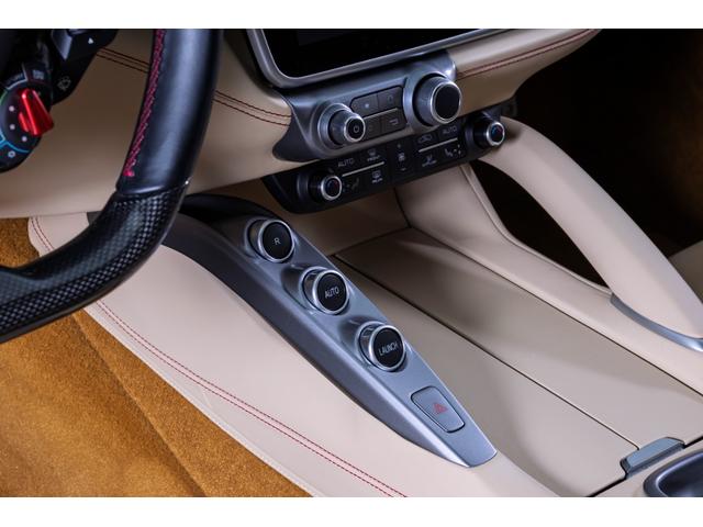 GTC4ルッソ 認定中古車保証 BLU TOUR DE FRANCE 522 前後サスペンションリフター フロントグリルダーククローム仕上 20インチダイヤモンドカット鍛造ホイールカーボンファーバードライバーゾーン(26枚目)