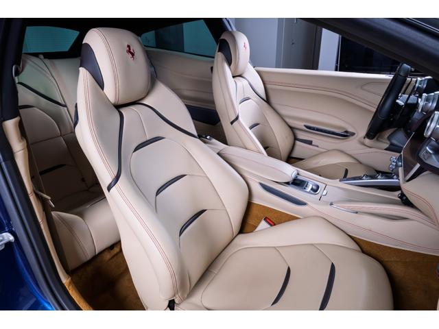 GTC4ルッソ 認定中古車保証 BLU TOUR DE FRANCE 522 前後サスペンションリフター フロントグリルダーククローム仕上 20インチダイヤモンドカット鍛造ホイールカーボンファーバードライバーゾーン(34枚目)