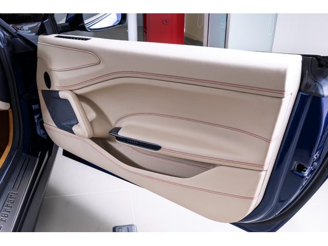 GTC4ルッソ 認定中古車保証 BLU TOUR DE FRANCE 522 前後サスペンションリフター フロントグリルダーククローム仕上 20インチダイヤモンドカット鍛造ホイールカーボンファーバードライバーゾーン(38枚目)