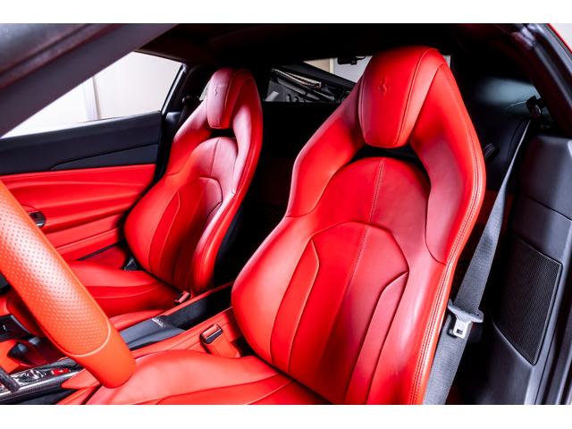 F8トリブート F1DCT 左H フロントサスペンションリフター LED付きカーボンステアリングホイール 20インチ鍛造グロスブリリアントシルバーホイール アダプティブヘッドライト フロントサスペンションリフター カーボンエンジンルームシールド(3枚目)