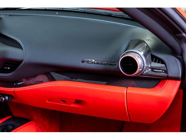 F8トリブート F1DCT 左H フロントサスペンションリフター LED付きカーボンステアリングホイール 20インチ鍛造グロスブリリアントシルバーホイール アダプティブヘッドライト フロントサスペンションリフター カーボンエンジンルームシールド(27枚目)