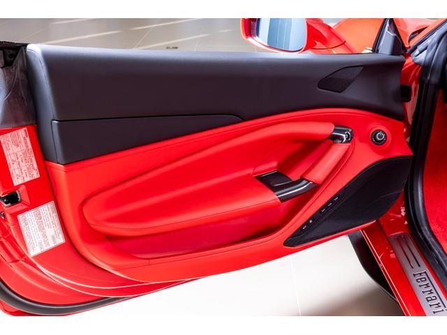 F8トリブート F1DCT 左H フロントサスペンションリフター LED付きカーボンステアリングホイール 20インチ鍛造グロスブリリアントシルバーホイール アダプティブヘッドライト フロントサスペンションリフター カーボンエンジンルームシールド(31枚目)