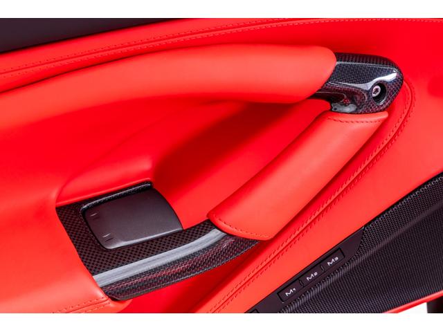 F8トリブート F1DCT 左H フロントサスペンションリフター LED付きカーボンステアリングホイール 20インチ鍛造グロスブリリアントシルバーホイール アダプティブヘッドライト フロントサスペンションリフター カーボンエンジンルームシールド(32枚目)