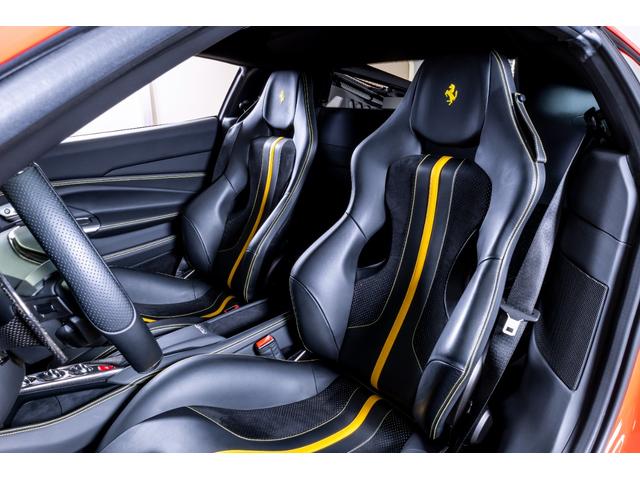 Ｆ８トリブート 　ＬＥＤ付カーボンステアリングホイール＋カーボンファイバードラーバーゾーン　２０インチ鍛造マットホイール　カーボンレーシングシート　サスペンションリフター　カーボン（センターコンソール　エンジンカバー）（3枚目）