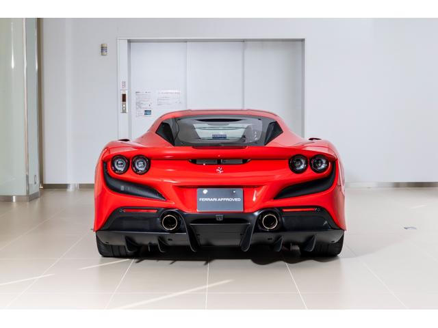 Ｆ８トリブート 　ＬＥＤ付カーボンステアリングホイール＋カーボンファイバードラーバーゾーン　２０インチ鍛造マットホイール　カーボンレーシングシート　サスペンションリフター　カーボン（センターコンソール　エンジンカバー）（9枚目）