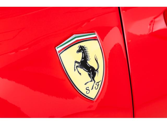 Ｆ８トリブート 　ＬＥＤ付カーボンステアリングホイール＋カーボンファイバードラーバーゾーン　２０インチ鍛造マットホイール　カーボンレーシングシート　サスペンションリフター　カーボン（センターコンソール　エンジンカバー）（14枚目）