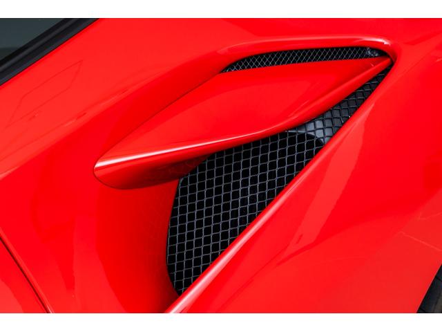 Ｆ８トリブート 　ＬＥＤ付カーボンステアリングホイール＋カーボンファイバードラーバーゾーン　２０インチ鍛造マットホイール　カーボンレーシングシート　サスペンションリフター　カーボン（センターコンソール　エンジンカバー）（16枚目）