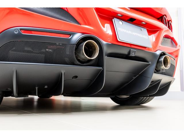 Ｆ８トリブート 　ＬＥＤ付カーボンステアリングホイール＋カーボンファイバードラーバーゾーン　２０インチ鍛造マットホイール　カーボンレーシングシート　サスペンションリフター　カーボン（センターコンソール　エンジンカバー）（17枚目）