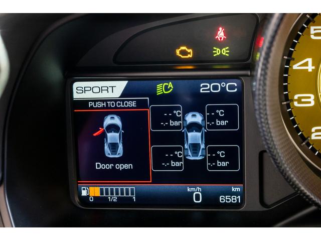 Ｆ８トリブート 　ＬＥＤ付カーボンステアリングホイール＋カーボンファイバードラーバーゾーン　２０インチ鍛造マットホイール　カーボンレーシングシート　サスペンションリフター　カーボン（センターコンソール　エンジンカバー）（23枚目）