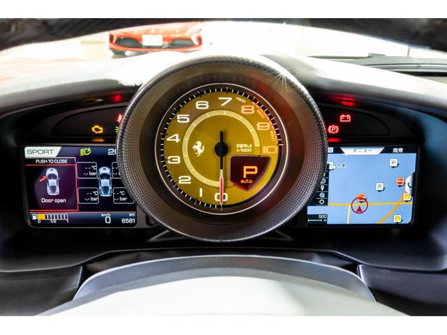 Ｆ８トリブート 　ＬＥＤ付カーボンステアリングホイール＋カーボンファイバードラーバーゾーン　２０インチ鍛造マットホイール　カーボンレーシングシート　サスペンションリフター　カーボン（センターコンソール　エンジンカバー）（24枚目）