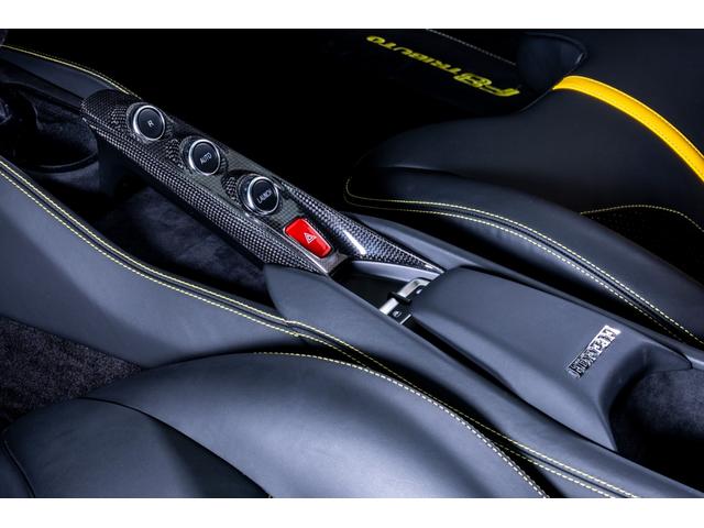 Ｆ８トリブート 　ＬＥＤ付カーボンステアリングホイール＋カーボンファイバードラーバーゾーン　２０インチ鍛造マットホイール　カーボンレーシングシート　サスペンションリフター　カーボン（センターコンソール　エンジンカバー）（28枚目）