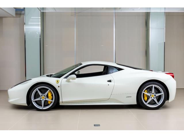 458イタリア ベースグレード カーボンファイバーレーシングシートカーボンファイバーレーシングシート+フロントサスペンションリフター付 LED付きカーボンステアリングホイール 20インチ鍛造スポーツホイール アダプティブヘッドライト(4枚目)