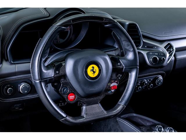 458イタリア ベースグレード カーボンファイバーレーシングシートカーボンファイバーレーシングシート+フロントサスペンションリフター付 LED付きカーボンステアリングホイール 20インチ鍛造スポーツホイール アダプティブヘッドライト(19枚目)