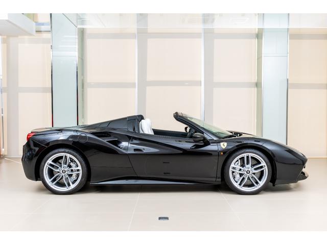 488スパイダー F1 DCT LED付きカーボンステアリングホイール(6枚目)