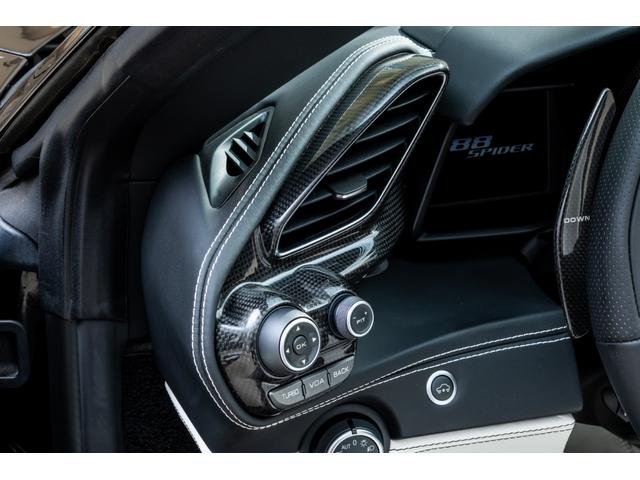 488スパイダー F1 DCT LED付きカーボンステアリングホイール(24枚目)