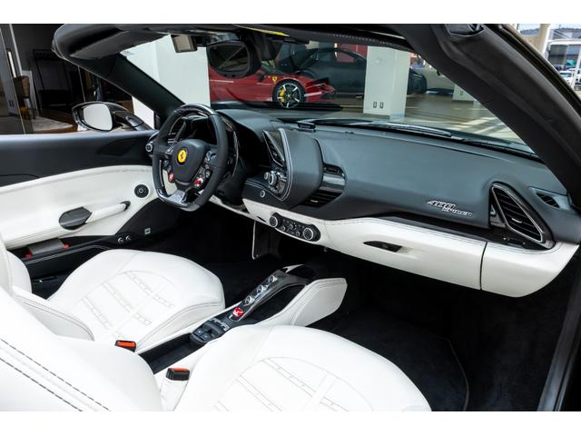 488スパイダー F1 DCT LED付きカーボンステアリングホイール(29枚目)