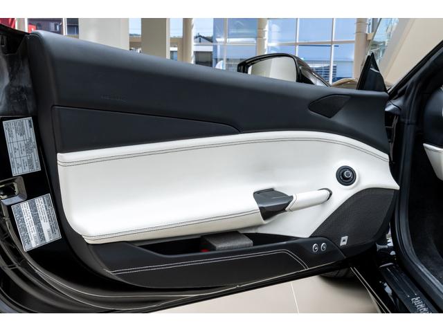 488スパイダー F1 DCT LED付きカーボンステアリングホイール(30枚目)