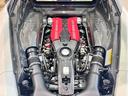 フェラーリ４８８ＧＴＢのエンジン出力は６７０ＣＶで、最大トルクは７６０Ｎｍです。このエンジンは３．９リッターのＶ８ツインターボエンジンを搭載しております。