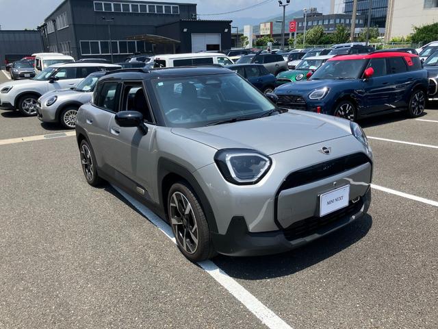 ＭＩＮＩ エースマンＥ　クラシック・トリム　正規認定中古車　新車保証継承　ＭＩＮＩＮＥＸＴ保証　クラシックトリム　ＥＴＣ２．０　アップルカープレイ　アンドロイドオート　クラウドナビ　　ＰＤＣ＋前後カメラ（3枚目）