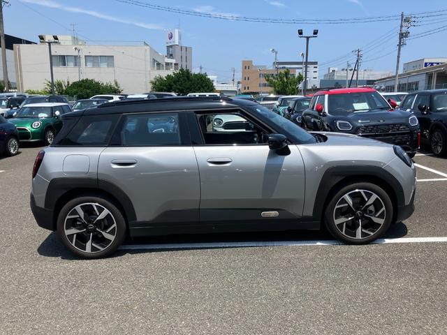 ＭＩＮＩ エースマンＥ　クラシック・トリム　正規認定中古車　新車保証継承　ＭＩＮＩＮＥＸＴ保証　クラシックトリム　ＥＴＣ２．０　アップルカープレイ　アンドロイドオート　クラウドナビ　　ＰＤＣ＋前後カメラ（4枚目）