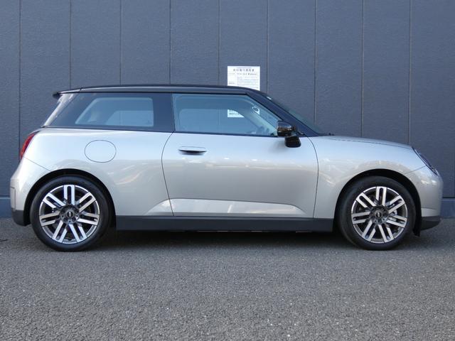 MINI クーパーSE クラシック・トリム 正規認定中古車 保証整備付 弊社試乗車 急速充電 ナビ ETC ドラレコ バックカメラ 衝突軽減ブレーキ 障害物ソナー レーンキープ アダプティブクルコン LEDライト 純正ホイール(40枚目)