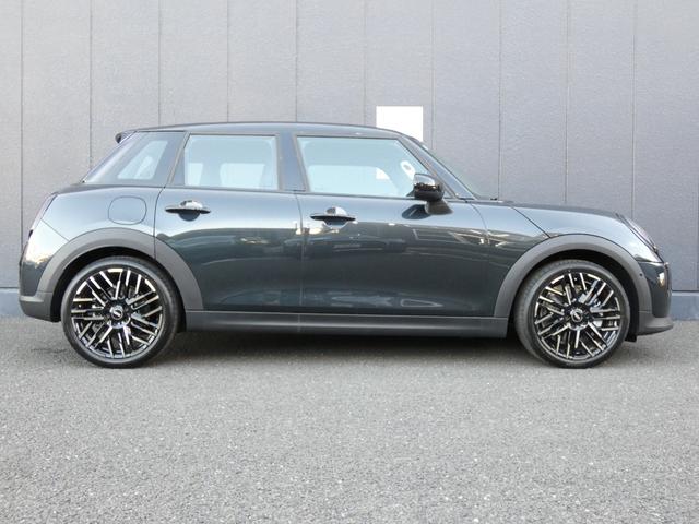 MINI クーパーC フェイバード・トリム 正規認定中古車 保証整備付 弊社試乗車 ナビ ETC バックカメラ 衝突軽減ブレーキ アイドリングストップ 障害物ソナー レーンキープ アダプティブクルコン LEDライト 純正ホイール(45枚目)