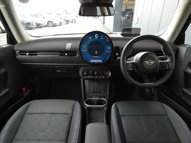 �C���p�l����́A�l�h�m�h�̐̂Ȃ���̃f�U�C���𓥏P���A�~�`�̗L�@�d�k�Z���^�[�f�B�X�v���C�Ȃǂ���������Ă��܂��I