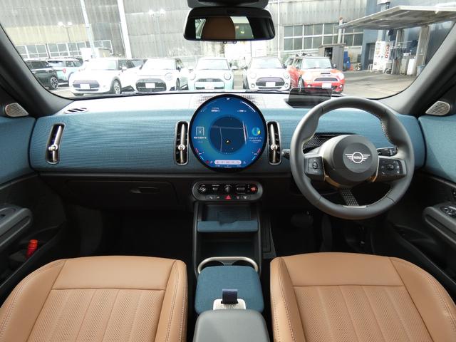 ＭＩＮＩ カントリーマンＳＥオール４　フェイバード・トリム　Ｍパッケージ　正規認定中古車　保証整備付　弊社試乗車　急速充電　ナビ　ＥＴＣ　ドラレコ　バックカメラ　電動シート　ハーマンカードン　衝突軽減ブレーキ　アイドリングストップ　障害物ソナー　レーンキープ（3枚目）