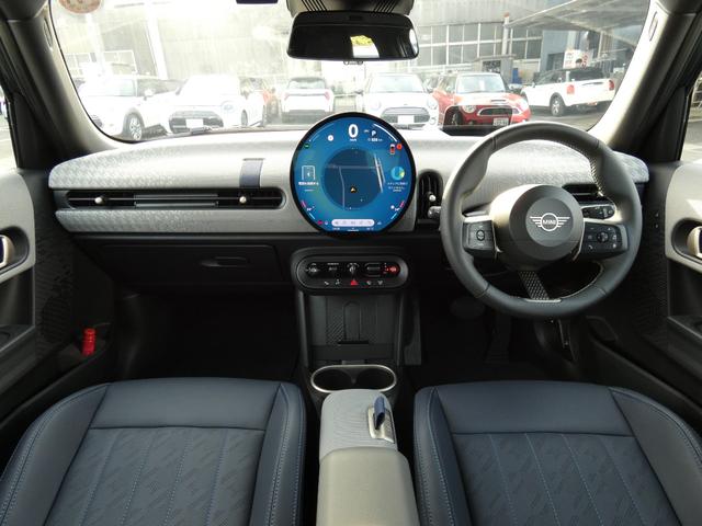 ＭＩＮＩ クーパーＣ　フェイバード・トリム　正規認定中古車　保証整備付　弊社試乗車　ナビ　ＥＴＣ　バックカメラ　衝突軽減ブレーキ　アイドリングストップ　障害物ソナー　レーンキープ　アダプティブクルコン　ＬＥＤライト　純正ホイール（3枚目）