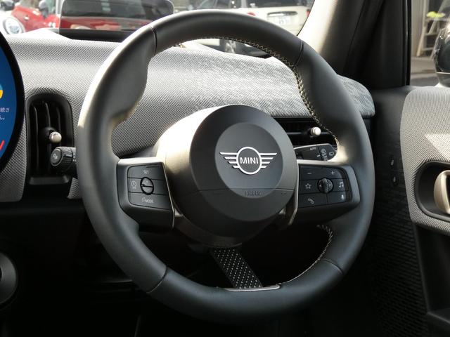 ＭＩＮＩ クーパーＣ　フェイバード・トリム　正規認定中古車　保証整備付　弊社試乗車　ナビ　ＥＴＣ　バックカメラ　衝突軽減ブレーキ　アイドリングストップ　障害物ソナー　レーンキープ　アダプティブクルコン　ＬＥＤライト　純正ホイール（5枚目）