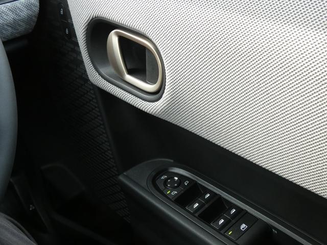 ＭＩＮＩ クーパーＣ　フェイバード・トリム　正規認定中古車　保証整備付　弊社試乗車　ナビ　ＥＴＣ　バックカメラ　衝突軽減ブレーキ　アイドリングストップ　障害物ソナー　レーンキープ　アダプティブクルコン　ＬＥＤライト　純正ホイール（22枚目）