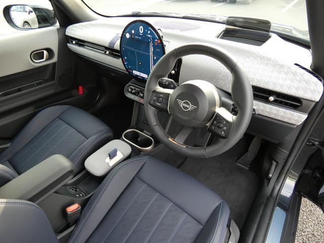 ＭＩＮＩ クーパーＣ　フェイバード・トリム　正規認定中古車　保証整備付　弊社試乗車　ナビ　ＥＴＣ　バックカメラ　衝突軽減ブレーキ　アイドリングストップ　障害物ソナー　レーンキープ　アダプティブクルコン　ＬＥＤライト　純正ホイール（23枚目）