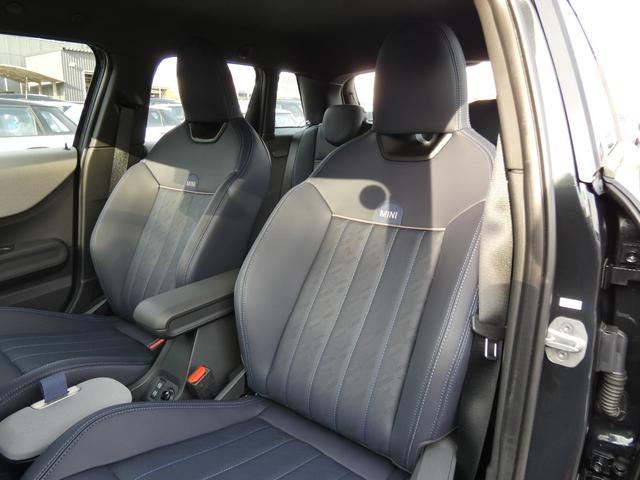 ＭＩＮＩ クーパーＣ　フェイバード・トリム　正規認定中古車　保証整備付　弊社試乗車　ナビ　ＥＴＣ　バックカメラ　衝突軽減ブレーキ　アイドリングストップ　障害物ソナー　レーンキープ　アダプティブクルコン　ＬＥＤライト　純正ホイール（27枚目）