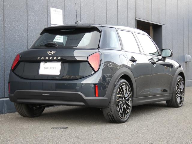 ＭＩＮＩ クーパーＣ　フェイバード・トリム　正規認定中古車　保証整備付　弊社試乗車　ナビ　ＥＴＣ　バックカメラ　衝突軽減ブレーキ　アイドリングストップ　障害物ソナー　レーンキープ　アダプティブクルコン　ＬＥＤライト　純正ホイール（40枚目）