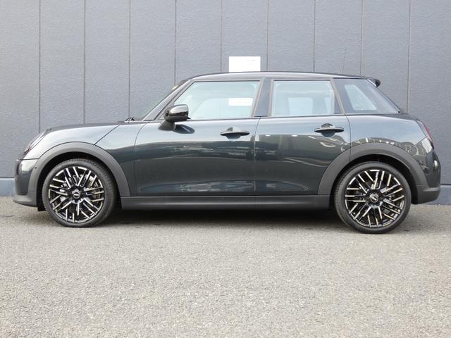 ＭＩＮＩ クーパーＣ　フェイバード・トリム　正規認定中古車　保証整備付　弊社試乗車　ナビ　ＥＴＣ　バックカメラ　衝突軽減ブレーキ　アイドリングストップ　障害物ソナー　レーンキープ　アダプティブクルコン　ＬＥＤライト　純正ホイール（43枚目）