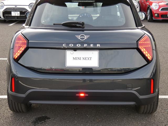 ＭＩＮＩ クーパーＣ　フェイバード・トリム　正規認定中古車　保証整備付　弊社試乗車　ナビ　ＥＴＣ　バックカメラ　衝突軽減ブレーキ　アイドリングストップ　障害物ソナー　レーンキープ　アダプティブクルコン　ＬＥＤライト　純正ホイール（47枚目）