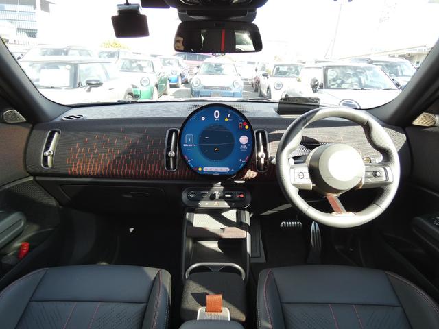 �C���p�l����́A�l�h�m�h�̐̂Ȃ���̃f�U�C���𓥏P���A�~�`�̗L�@�d�k�Z���^�[�f�B�X�v���C�Ȃǂ���������Ă��܂��I