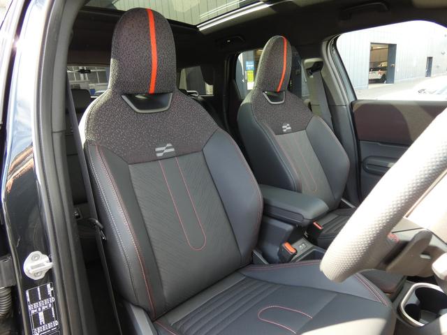 �V�[�g�́A�ւ���E�j��Ȃǂ��Ȃ��A�L���C�ȏ�Ԃł��I