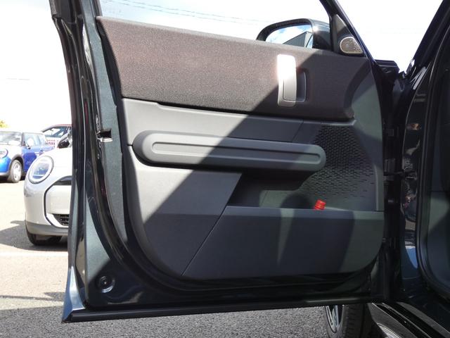 �i����ȁj�h�A�p�l���ɂ��A���r�G���g���C�g����������Ă��܂��I