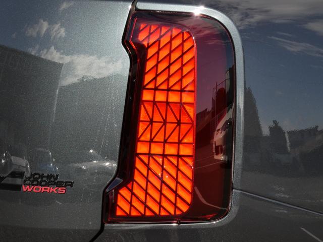 �ԓ��̃f�B�X�v���C����_���p�^�[���̕ύX���\�ł��I