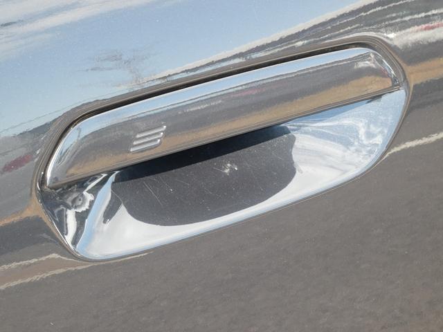 �L�[���|�P�b�g��o�b�O�ɓ���Ă����΁A�h�A�m�u�ɐG��邾���Ń��b�N�^�A�����b�N���ł���X�}�[�g�L�[�I