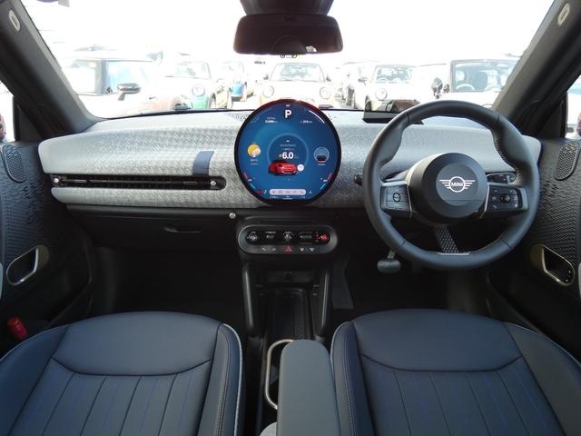 �C���p�l����́A�l�h�m�h�̐̂Ȃ���̃f�U�C���𓥏P���A�~�`�̗L�@�d�k�Z���^�[�f�B�X�v���C�Ȃǂ���������Ă��܂��I