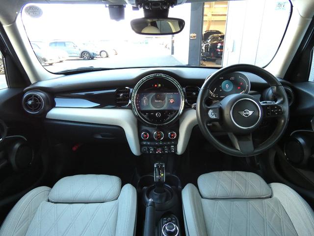 ＭＩＮＩ クーパー　クラシック・トリム　正規認定中古車　保証整備付　ナビ　ＥＴＣ　ドラレコ　バックカメラ　衝突軽減ブレーキ　アイドリングストップ　障害物ソナー　車線キープ　アダプティブクルコン　ＬＥＤライト　純正ホイール（3枚目）