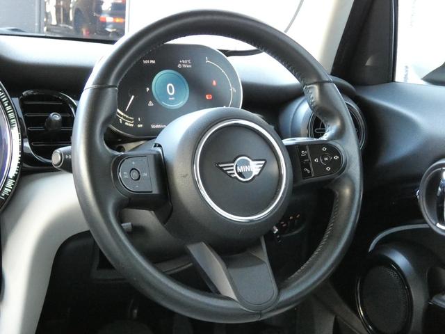 ＭＩＮＩ クーパー　クラシック・トリム　正規認定中古車　保証整備付　ナビ　ＥＴＣ　ドラレコ　バックカメラ　衝突軽減ブレーキ　アイドリングストップ　障害物ソナー　車線キープ　アダプティブクルコン　ＬＥＤライト　純正ホイール（5枚目）